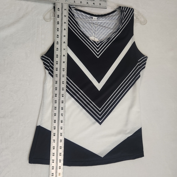 Blue and White Scoop Neck Sleeveless Tank Top - NWT - Picture 9 of 9